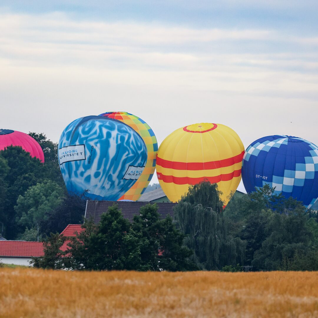 Luftballoner på marken